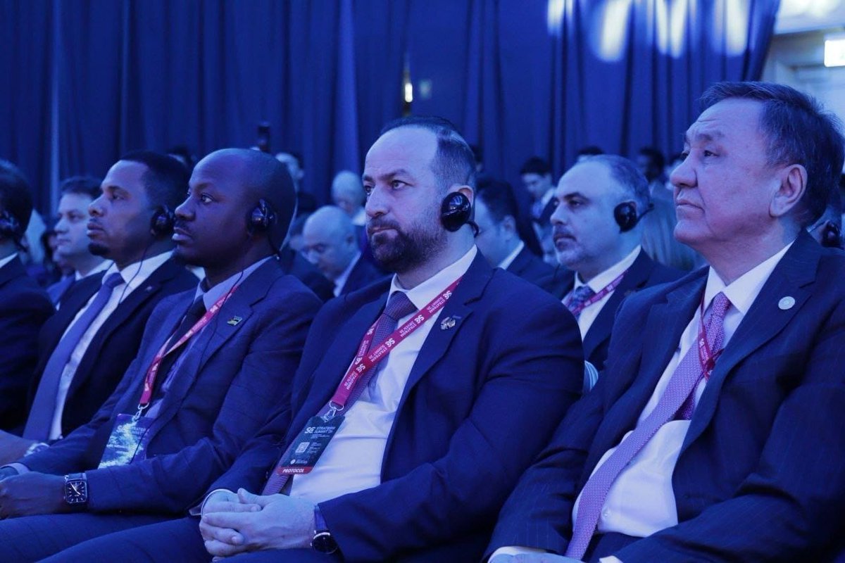 braa1718's tweet photo. يشارك وزير الإعلام د. حمزة المصطفى في قمة الاتصال الاستراتيجي الدولية (Stratcom Summit 2026)، التي انطلقت اليوم في إسطنبول تحت شعار:
"الاضطراب في النظام الدولي: الأزمات والسرديات والبحث عن النظام".
#الجمهورية_العربية_السورية #وزارة_الإعلام #إسطنبول #StratcomSummit
#عاجل https://t.co/hDnOJ7xYdX