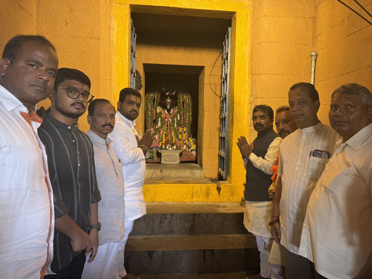 NuneBalrajBjp's tweet photo. Attended the sacred Maha Aarathi of Shri Sita Rama Prabhu at Sitaram Bagh Mandir, followed by participation in the grand procession.

A truly divine and spiritually enriching experience filled with devotion and cultural vibrance.

Jai Sri Ram 🚩 https://t.co/e81g7r59xw