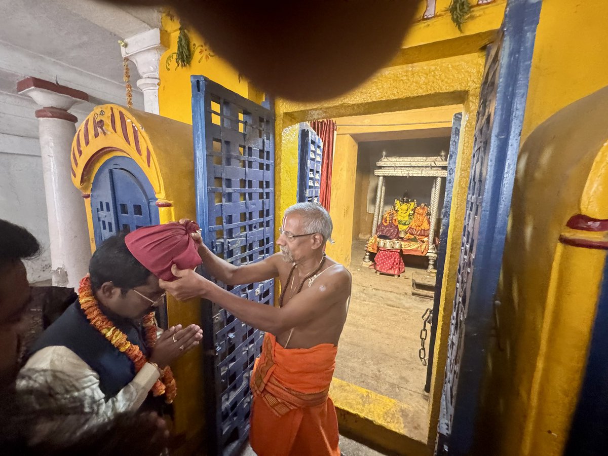 NuneBalrajBjp's tweet photo. Attended the sacred Maha Aarathi of Shri Sita Rama Prabhu at Sitaram Bagh Mandir, followed by participation in the grand procession.

A truly divine and spiritually enriching experience filled with devotion and cultural vibrance.

Jai Sri Ram 🚩 https://t.co/e81g7r59xw