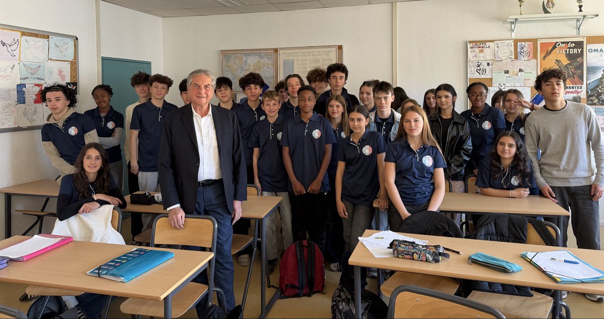 VTriaille's tweet image. Merci  @jplafitte d’être venu à la rencontre de la classe défense -citoyenneté @Clg_MatisseNice pour expliquer l’élaboration  des lois en France et répondre aux questions des élèves sur les institutions locales et nationales.@VilledeNice @AlpesMaritimes #EMC