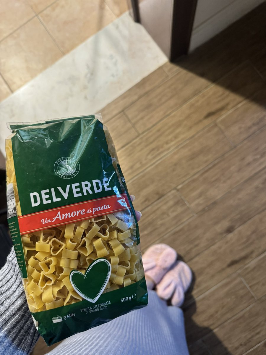 frog lady tweet media