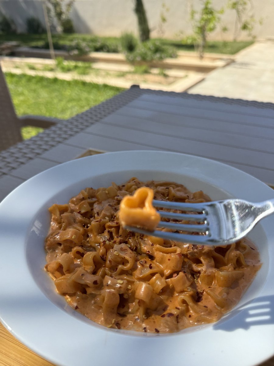 frog lady tweet media