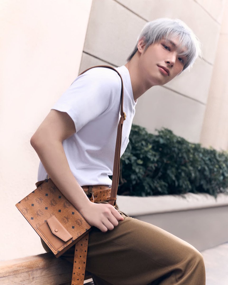 운 tweet media