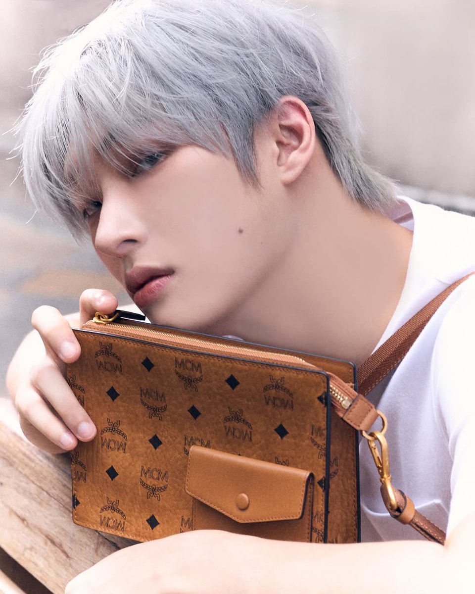 운 tweet media