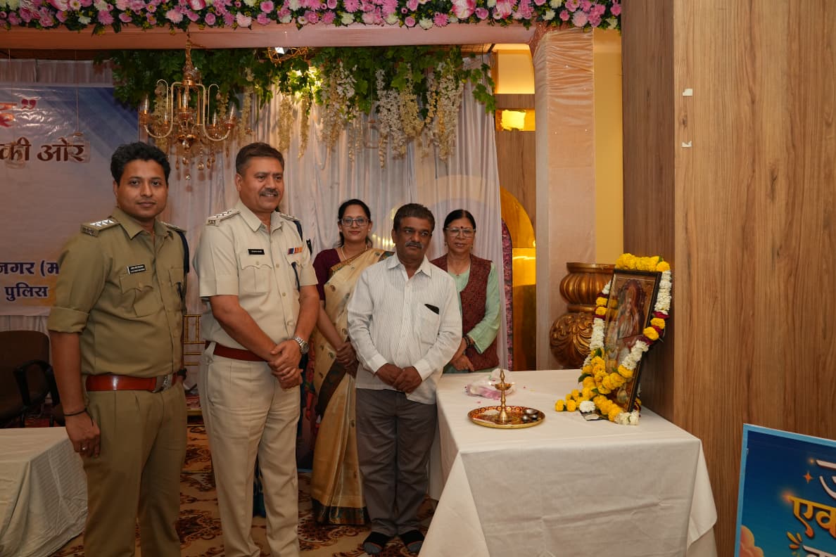 महू अनुभाग में इंदौर ग्रामीण पुलिस द्वारा आयोजित "उम्मीद - एक सुरक्षित कल की ओर" कार्यक्रम  में मुख्य अतिथि के रूप में बाल कल्याण समिति के कार्यों को प्रस्तुत किया एवं इंदौर ग्रामीण पुलिस द्वारा बालकों की सहायता के लिए हेल्प लाइन नम्बर जारी किया गया।