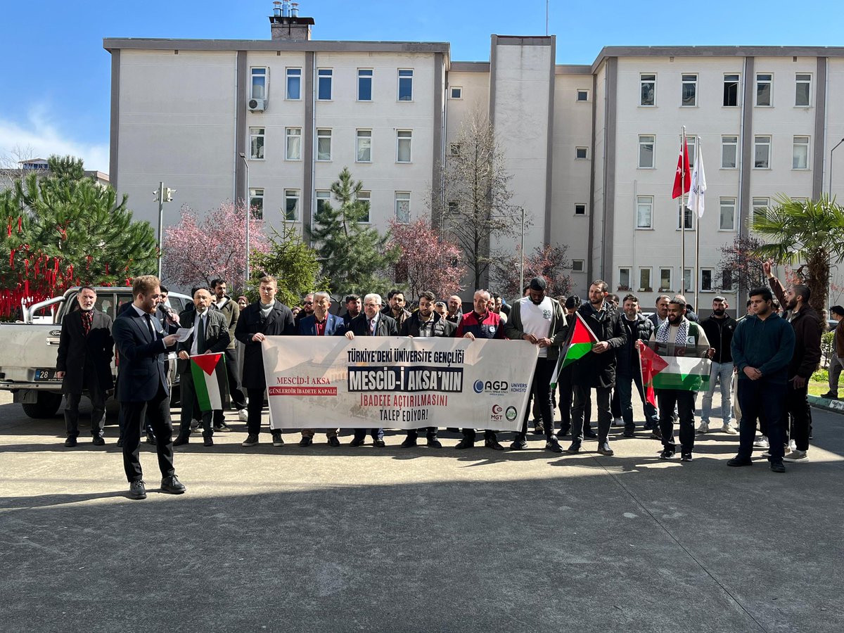 Mescid-i Aksa Tam 27 Gündür İbadete Kapalı! 

Yıkılmak istenen mukaddesatımız ve çiğnenen onurumuzdur.

Mescid'i Aksa konulu basın açıklamamızı Giresun Üniversitesi'nde gerçekleştirdik.