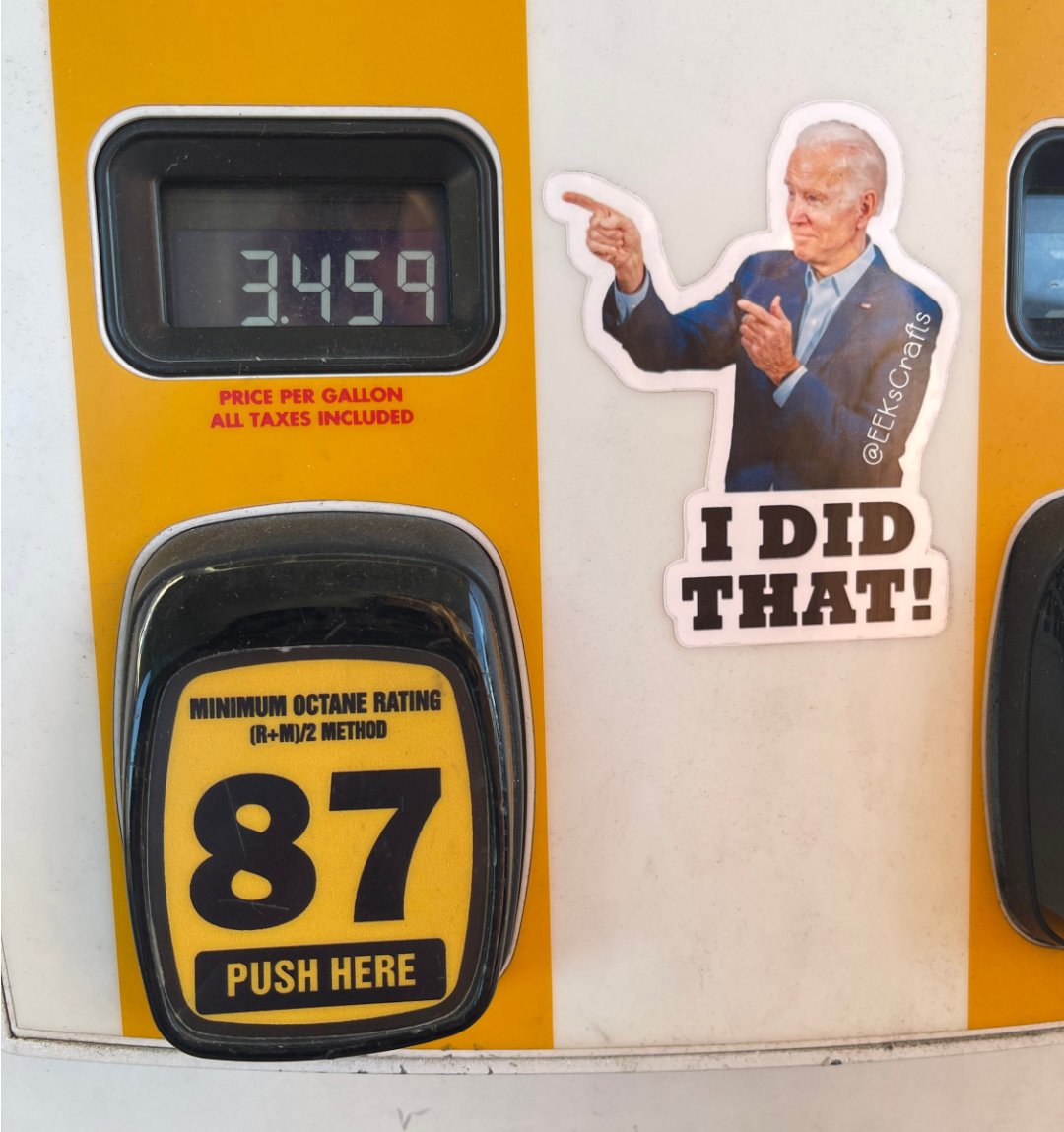 Khamm_33's tweet photo. Where the Trump ones at? https://t.co/30wydTrgKZ