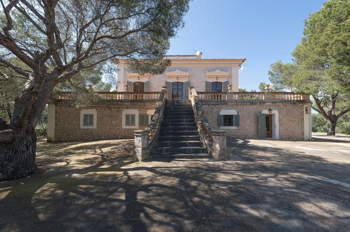 RentberryHomes's tweet photo. A villa in Palma where mornings start with sea air and evenings end by the pool. Surrounded by greenery, yet minutes from the city, it blends calm living with everyday convenience in one of Mallorca’s most sought-after spots.

https://t.co/8ZMWpfHZht

@Rentberry_ #rentberryhomes https://t.co/xvhsBrXaMc