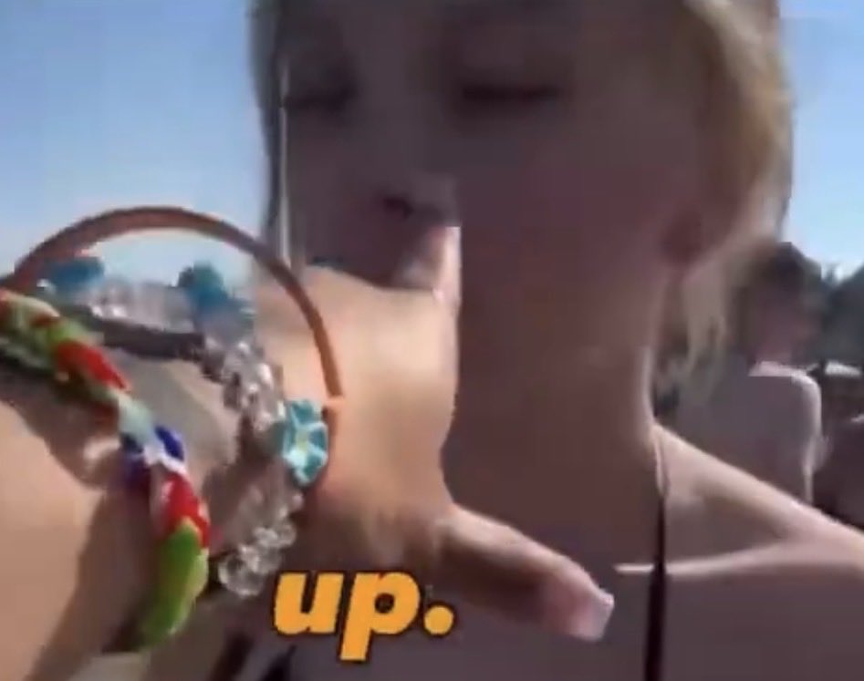 🕳️🐇 tweet media