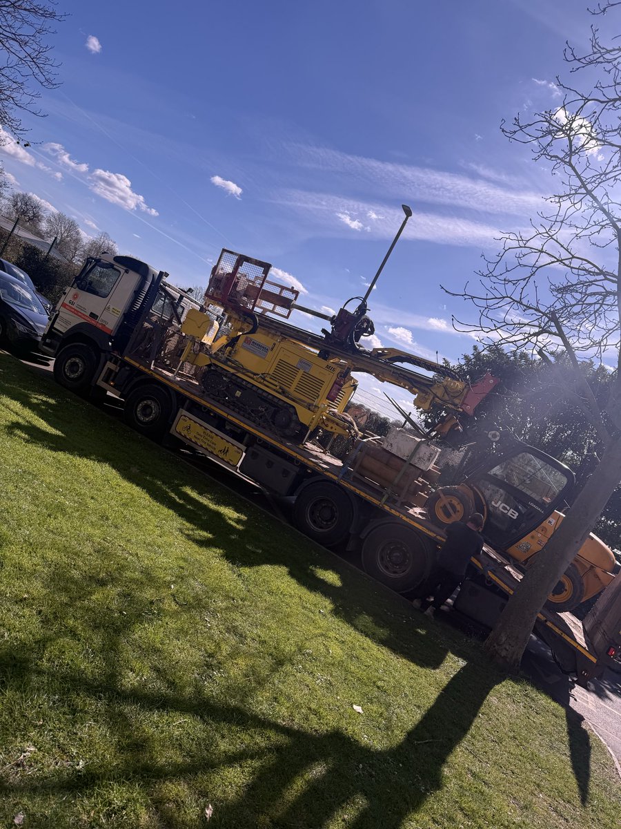 Louis Macklin tweet media