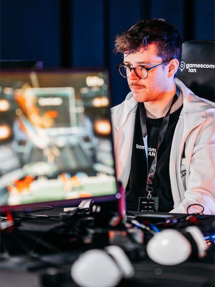 gamescom tweet media