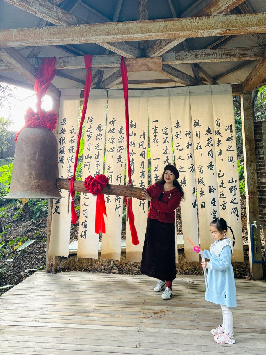 Rhi Vaughan tweet media