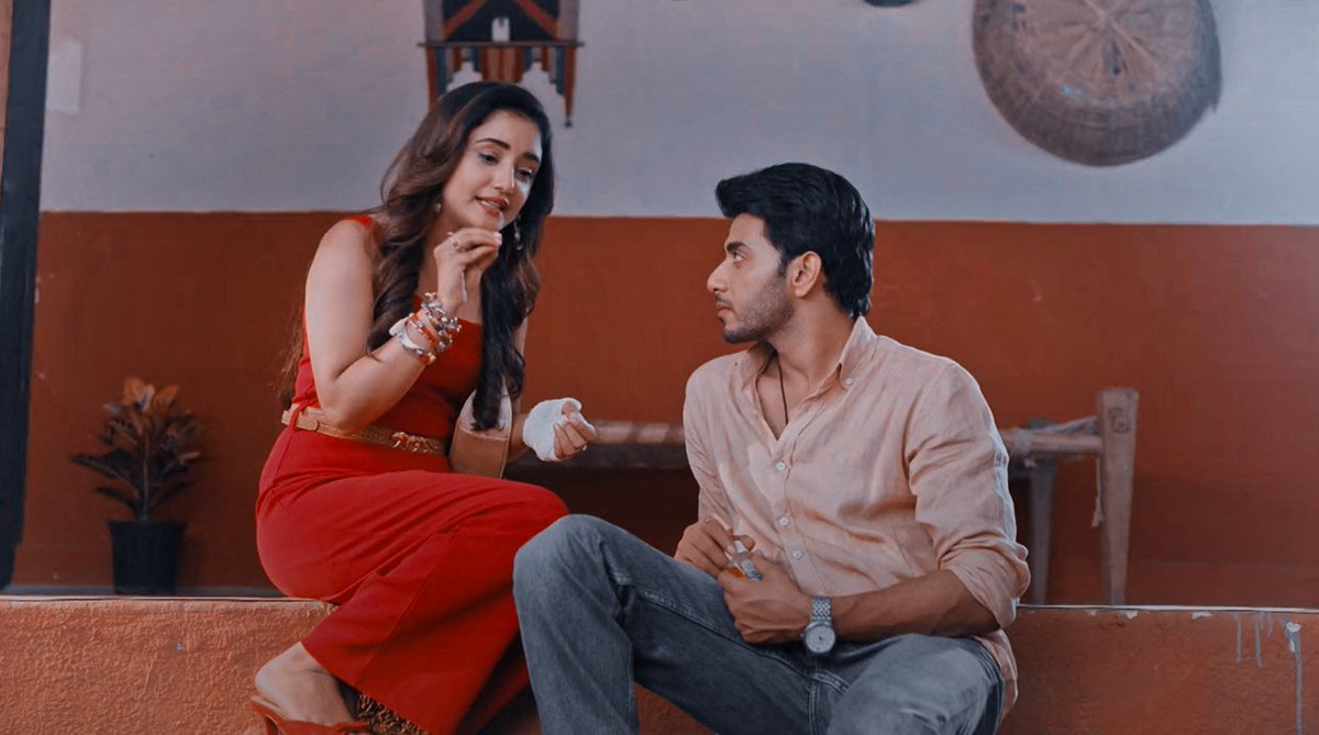 She found warmth in his calm,
he found life in her spark…🤌🏻🤍