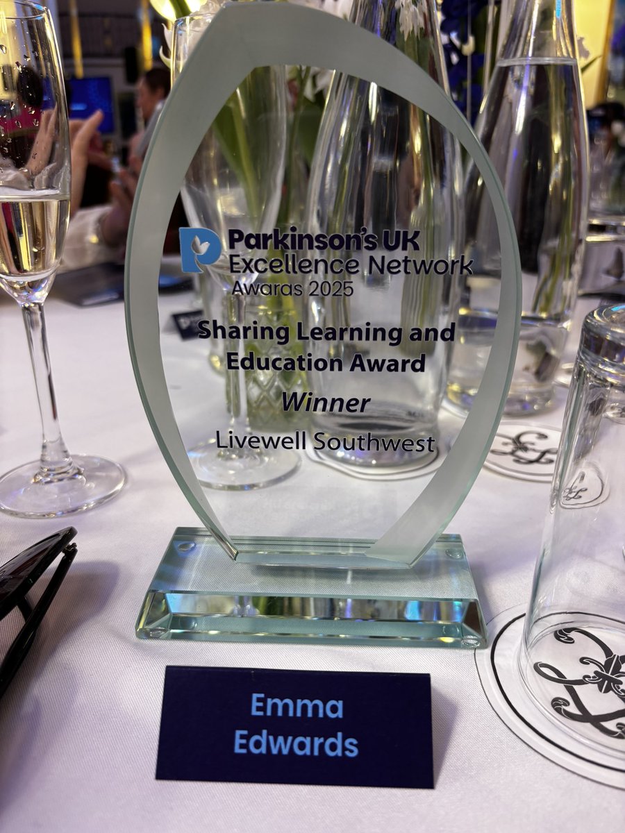 Emma Edwards 💙 〓〓 tweet media