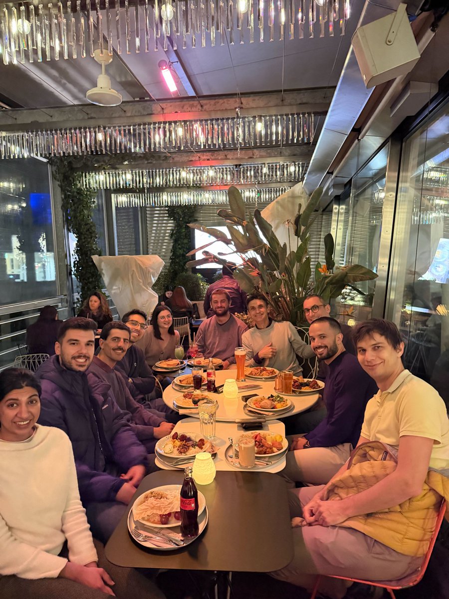 giraparole's tweet image. Il mio eccezionale gruppo di ricerca!

#Zurich #Hiltl