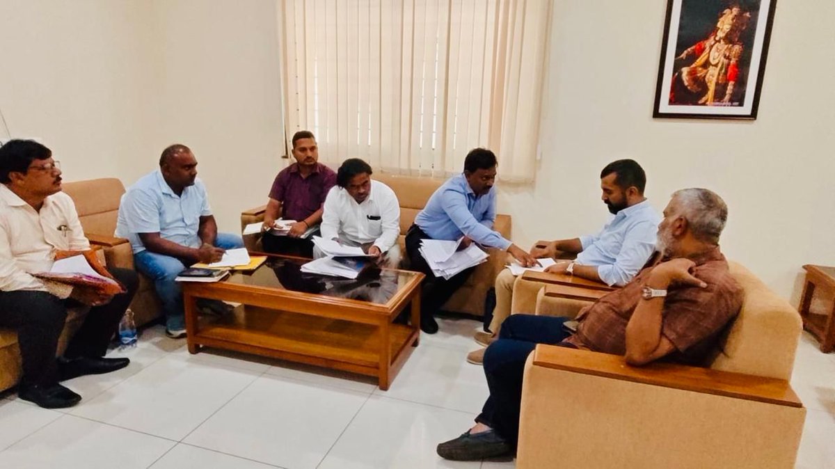 GowdaMantar's tweet image. ಕುಶಾಲನಗರ ಪುರಸಭೆ ವ್ಯಾಪ್ತಿಯ ಯು. ಜಿ. ಡಿ (ಒಳ ಚರಂಡಿ ಯೋಜನೆ) ಮತ್ತು ಅಮೃತ್ 2 ಕುಡಿಯುವ ನೀರಿನ ಯೋಜನೆಯ ಪ್ರಗತಿ ಪರಿಶೀಲನಾ ಸಭೆಯನ್ನು ಬೆಂಗಳೂರಿನ ಶಾಸಕರ ಭವನದಲ್ಲಿ ನಡೆಸಲಾಯಿತು.

#kushalnagar #madikeri #karnataka