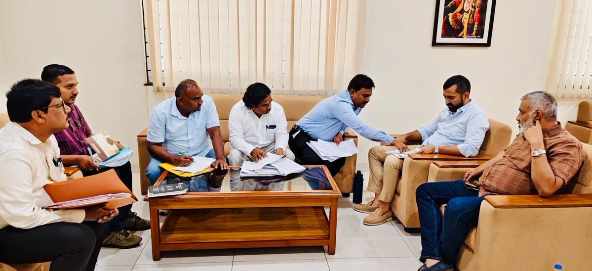 GowdaMantar's tweet image. ಕುಶಾಲನಗರ ಪುರಸಭೆ ವ್ಯಾಪ್ತಿಯ ಯು. ಜಿ. ಡಿ (ಒಳ ಚರಂಡಿ ಯೋಜನೆ) ಮತ್ತು ಅಮೃತ್ 2 ಕುಡಿಯುವ ನೀರಿನ ಯೋಜನೆಯ ಪ್ರಗತಿ ಪರಿಶೀಲನಾ ಸಭೆಯನ್ನು ಬೆಂಗಳೂರಿನ ಶಾಸಕರ ಭವನದಲ್ಲಿ ನಡೆಸಲಾಯಿತು.

#kushalnagar #madikeri #karnataka