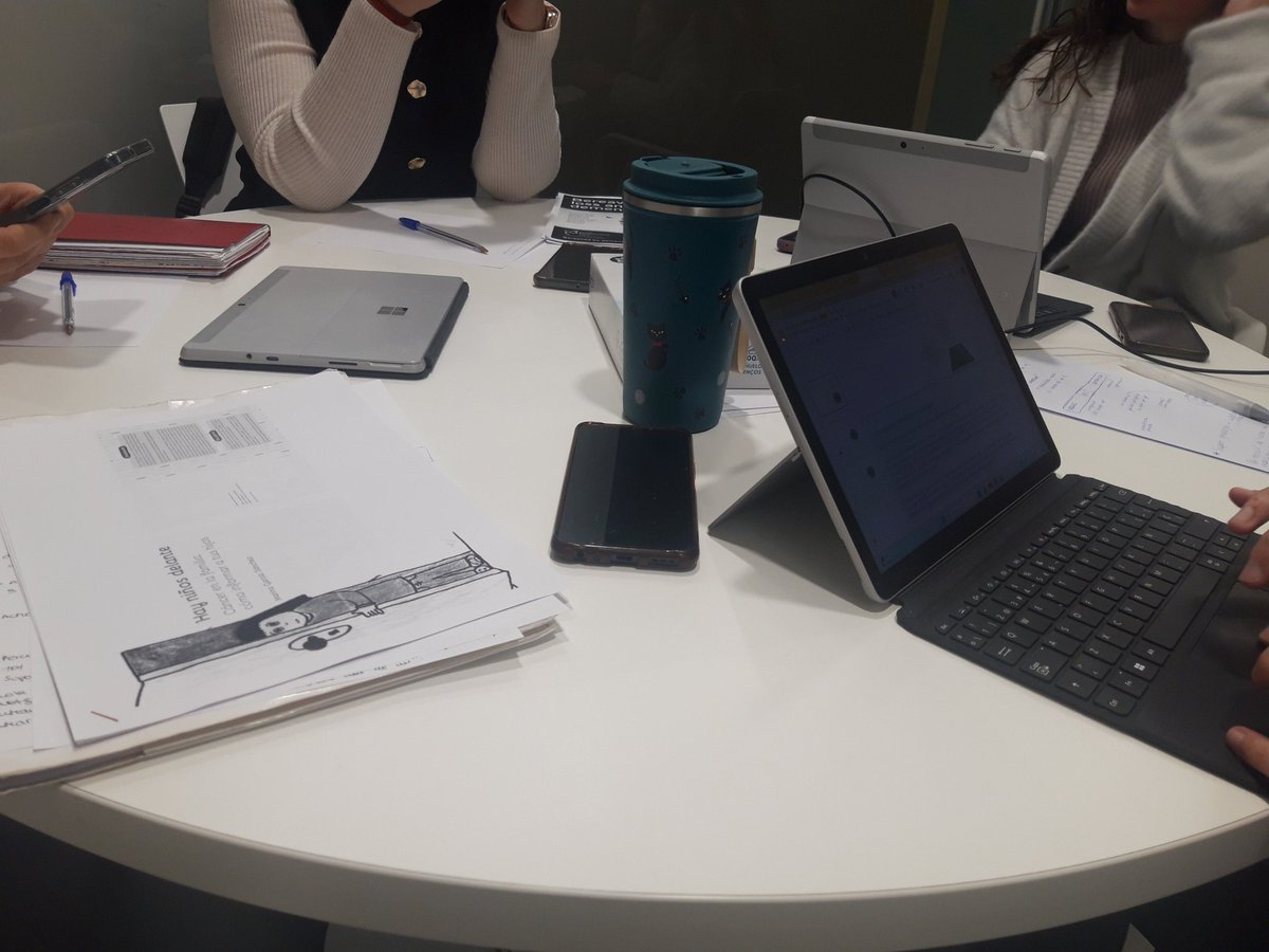 LauraBatallerT1's tweet photo. Posem en comú la recerca d'aquests dies per construïr les bases de la propera sessió clínica amb els quips de PADES de Mutuam. @ElisaSanzPalis
@MartaMPalis @MartaPsicopali Andrea Mellado
#FinaldeVida
#FundaciolaCaixa
#MalaltiesAvançades
@FundlaCaixaCAT
@FundlaCaixa https://t.co/IMonJkZ97W