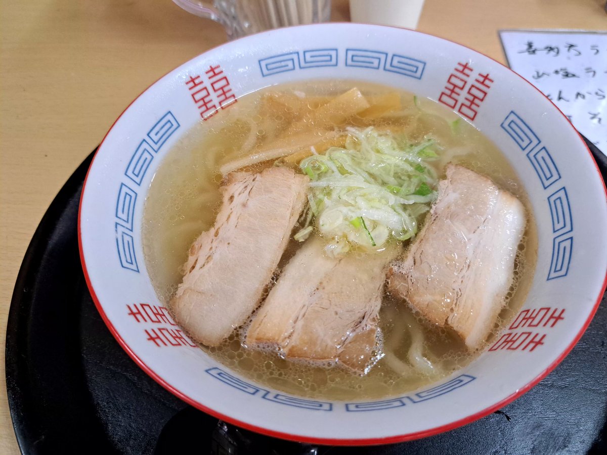 VTEC33272478's tweet photo. 喜多方で喜多方らーめんじゃなくて山塩らーめん
パンも販売
日本一まずいバターパンと日本一うまい白バターパン。
毒りんごクッキーと毒りんごサブレーは頭の悪い人は頭にあててから食べると頭が良くなります。って書いてる🤣 https://t.co/LkhIlTkAev