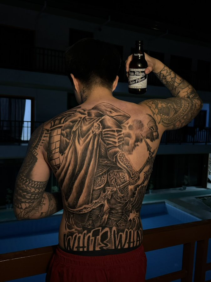 Ok this is fucking crazy 

With all the drama going around #WhiteWhale this absolute legend tattooed it FOR EVER LMAOO 

Shootout to the man himself <a href="/BNNApeel/">BananaWhale Labs</a> GG bro

I'm full porting $TATTOO 

663s8fF18qd9gqMM1NqGK5TD1z3bq21HUFfXeeqFpump