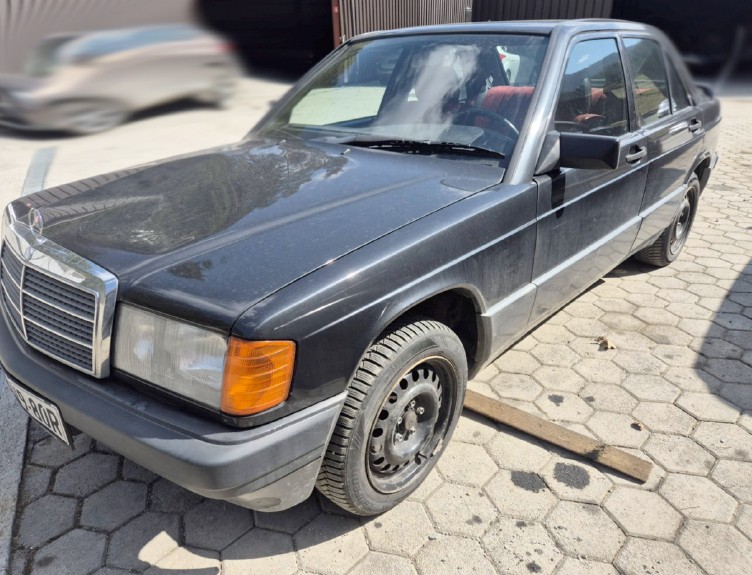 Drazbe123's tweet photo. Na dražbi se prodaja Mercedes Benz 190 / E / 1.8, letnik 1992 > https://t.co/E4DOUBH6RY #drazbe123 https://t.co/KK4R49B8H0