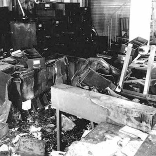 LiamOMaraIV's tweet image. Dutch #antifascist resistance, disguised as cops, set fire to #Amsterdam's Public Records Office, which #Nazis used to find Jews, on #ThisDayInHistory in 1943. Firefighters took their time, letting records burn. Most of the group, led by #WillemArondeus, was captured &amp;amp; executed.