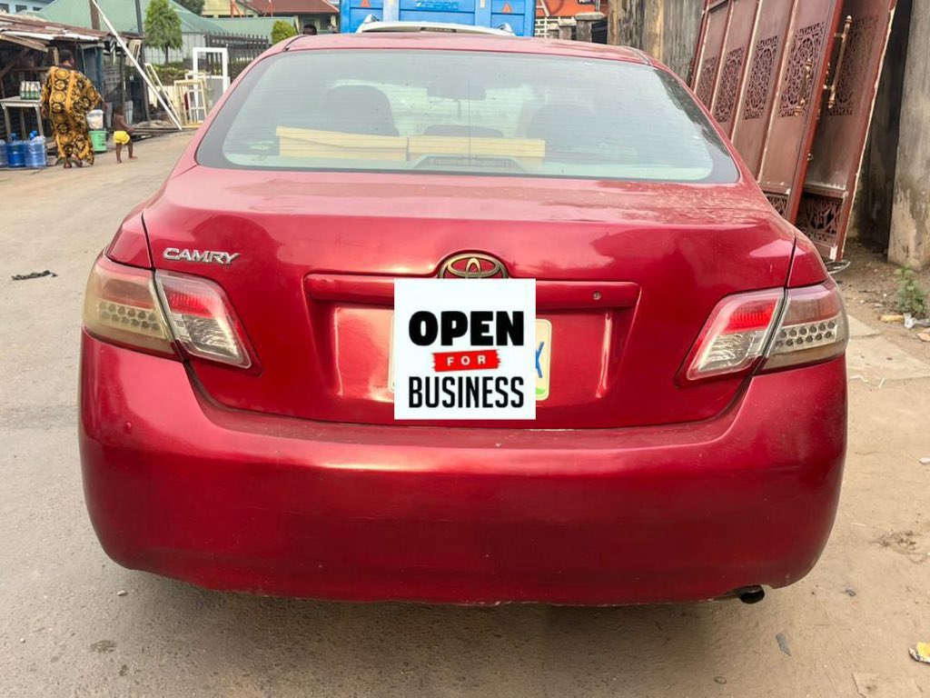 Fourwheelsautos's tweet image. Sweet deal! 🔥

Toyota Camry 2008 🇳🇬

Registered
Partly painted
Engine 💯 | Gear 💯 | AC ✅

Sunroof
Android screen
Sweet rims
4 plugs

Nothing to fix — buy and travel.

💰 ₦7M
📍 #Lagos

Affordable, clean and ready.

DM on WhatsApp 👉 wa.me/9153529778

#Toyota #Camry