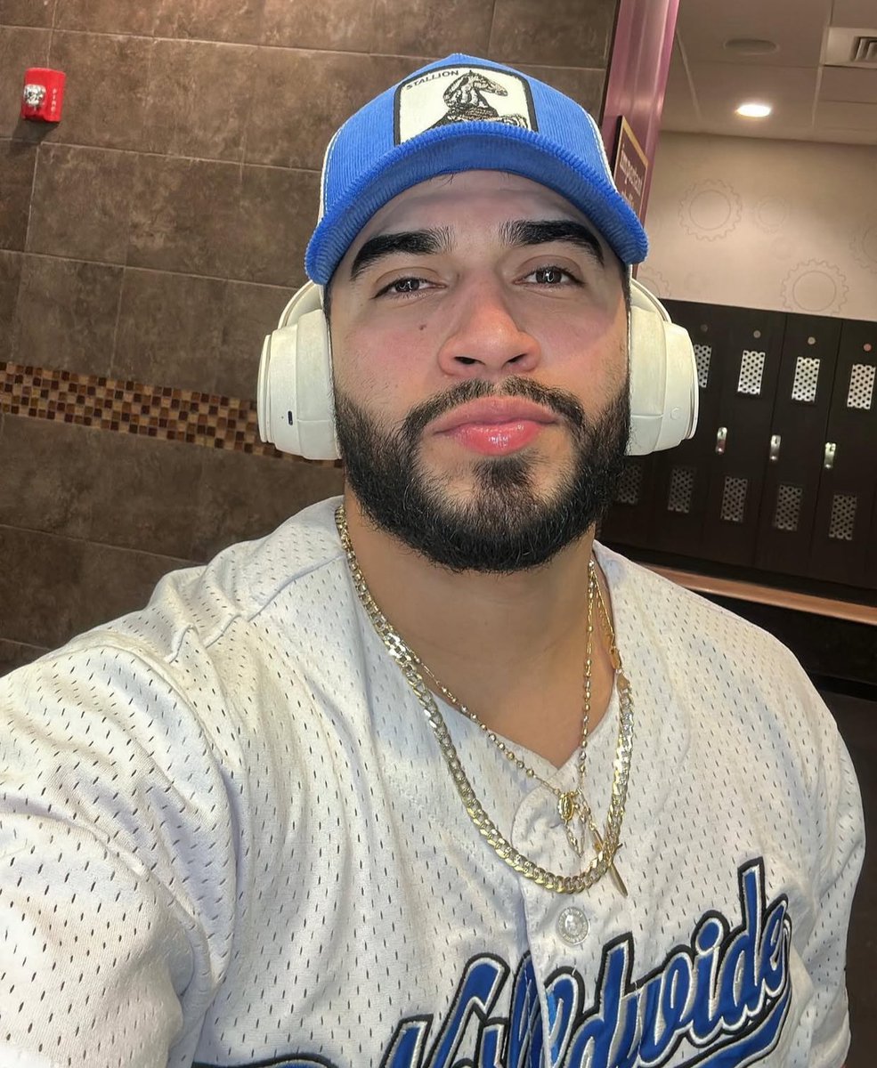 blue collar men tweet media