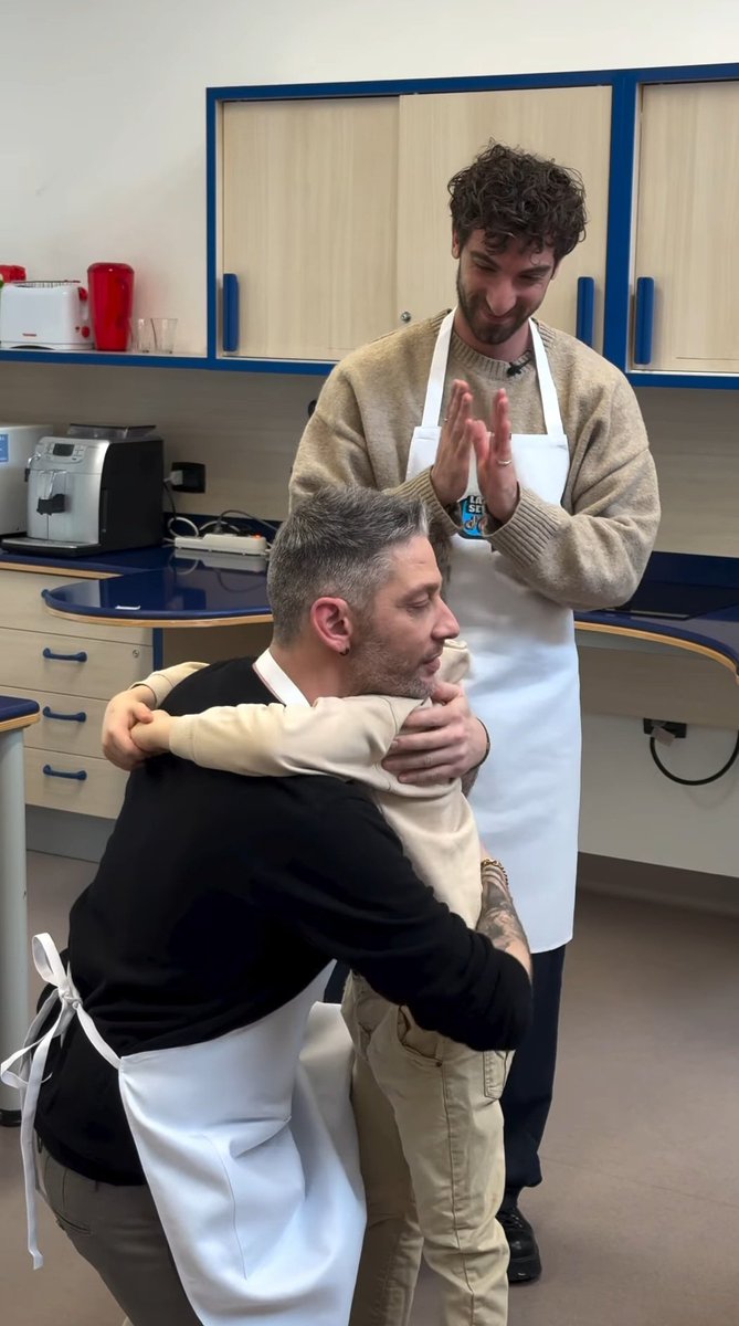 Cristin56957456's tweet photo. la tenerezza di Edo 
nell'abbracciare questo 
bimbo🥹🤏♥️
vi ricordo di donare 🙏
#settimanadoro 
#legadelfilodoro
#incorvassi https://t.co/psdohQJ6xO
