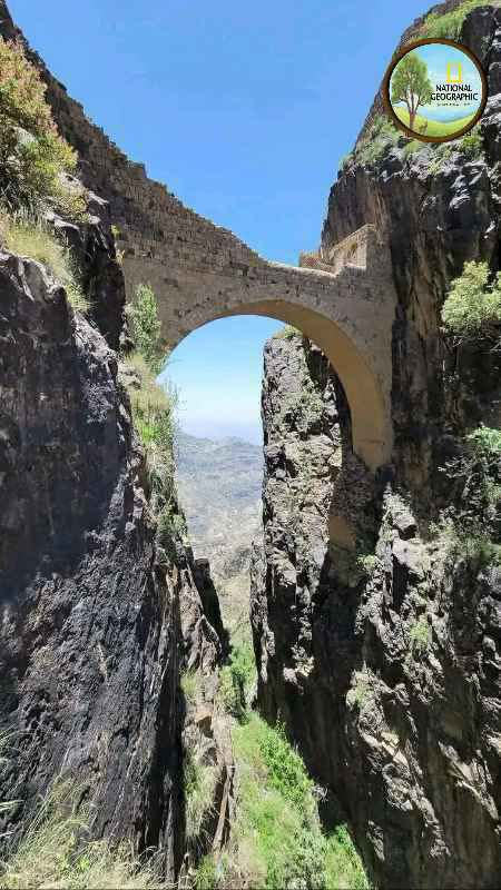 جسر شهارة عمران ،تجاوز عمرة 120 سنة .
تم بناءة في ثلاثة اعوام
طوله 20 مترا وعرضه 3 أمتار يقع فوق هوة أخدود عمقها 200 متر يربط بين جبل شهارة الامير وجبل شهارة الفيش بناه الامام يحيى حميد الدين عام 1323 هجرية 1905 ميلادي بتكلفه بلغت مائة ألف ريال فضة (ريال فرانصي)