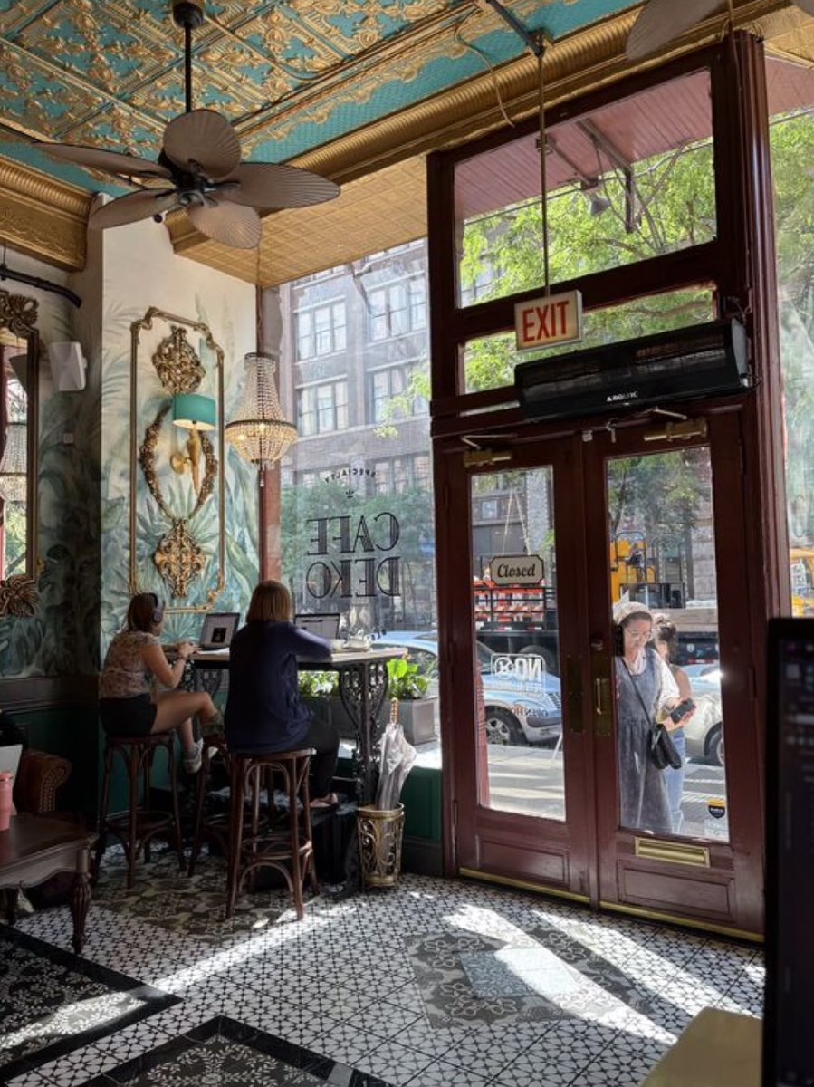 Elle Lookbook tweet media