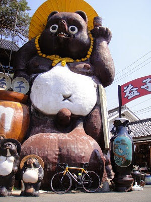 あらごん tweet media