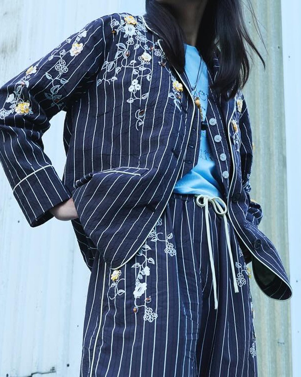 Çizgiler kadar net, çiçekler kadar asi. Sıradan bir günün enerjisini Forum Kayseri Twist takımla yukarı çekiyoruz. 
 
#Twist #ForumKayseri