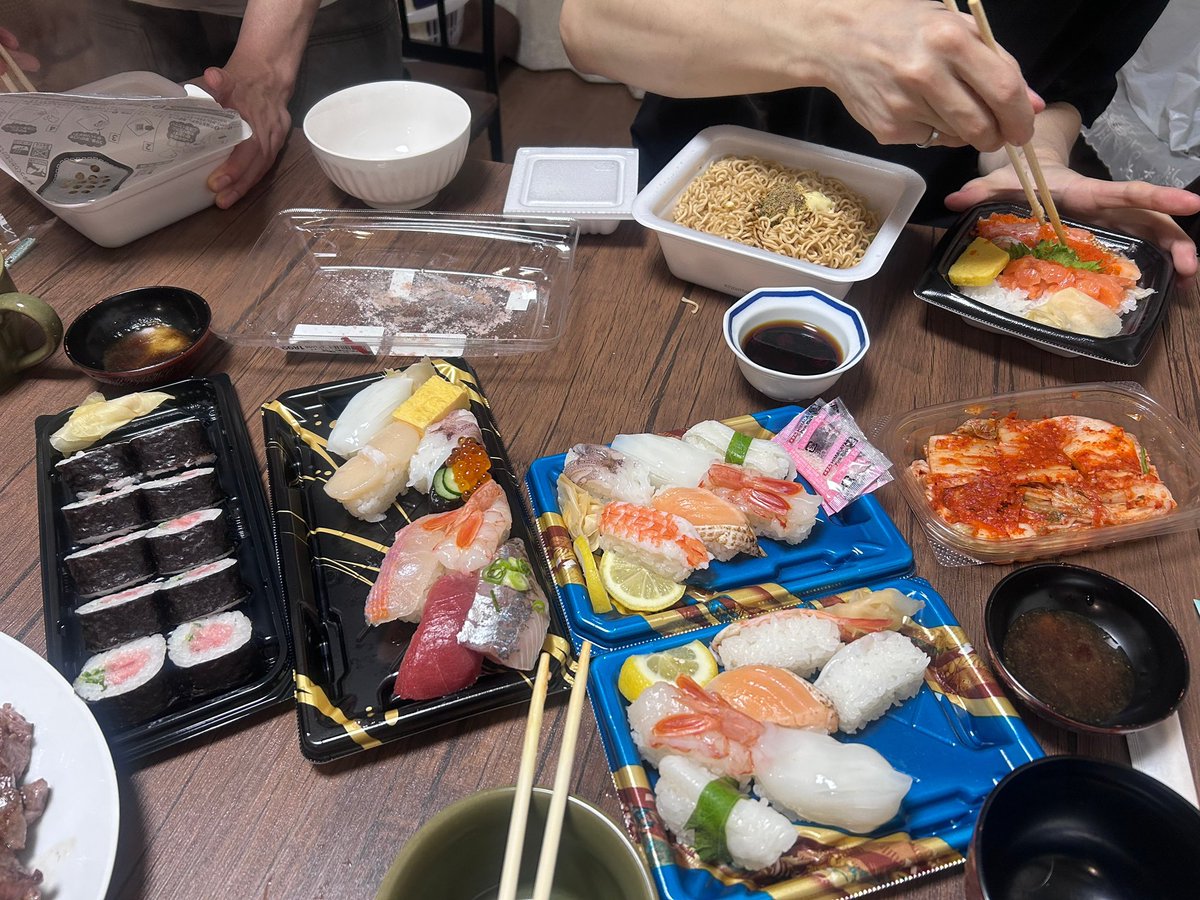누가봐도 일본인데 밥상에 김치있는게 진짜 웃김