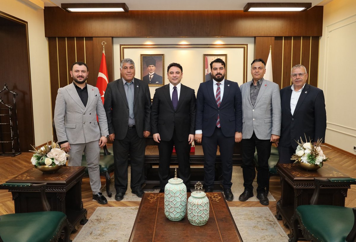 haliliyegovtr's tweet photo. Yeniden Refah Partisi Haliliye İlçe Başkanı Abdulselam YILDIZ, Haliliye Belediye Encümeni Grup Başkan Vekili Ali İMİR ve beraberindeki heyet, Kaymakamımız Dr. Muhammed Serkan ŞAHİN’i makamında ziyaret etti.

Gerçekleşen ziyarette ilçeye ilişkin konular ele alınarak karşılıklı görüş alışverişinde bulunuldu.

Kaymakamımız, nazik ziyaretlerinden dolayı Başkan YILDIZ ve beraberindeki heyete teşekkür etti.

@mserkansahin
@TC_icisleri
@mustafaciftcitr
@mehmetcangirtr
@kubrayigitbasi
@valialicelik
@turanbulent
#HaliliyeKaymakamlığı 
#Şanlıurfa
#YenidenRefahPartisi