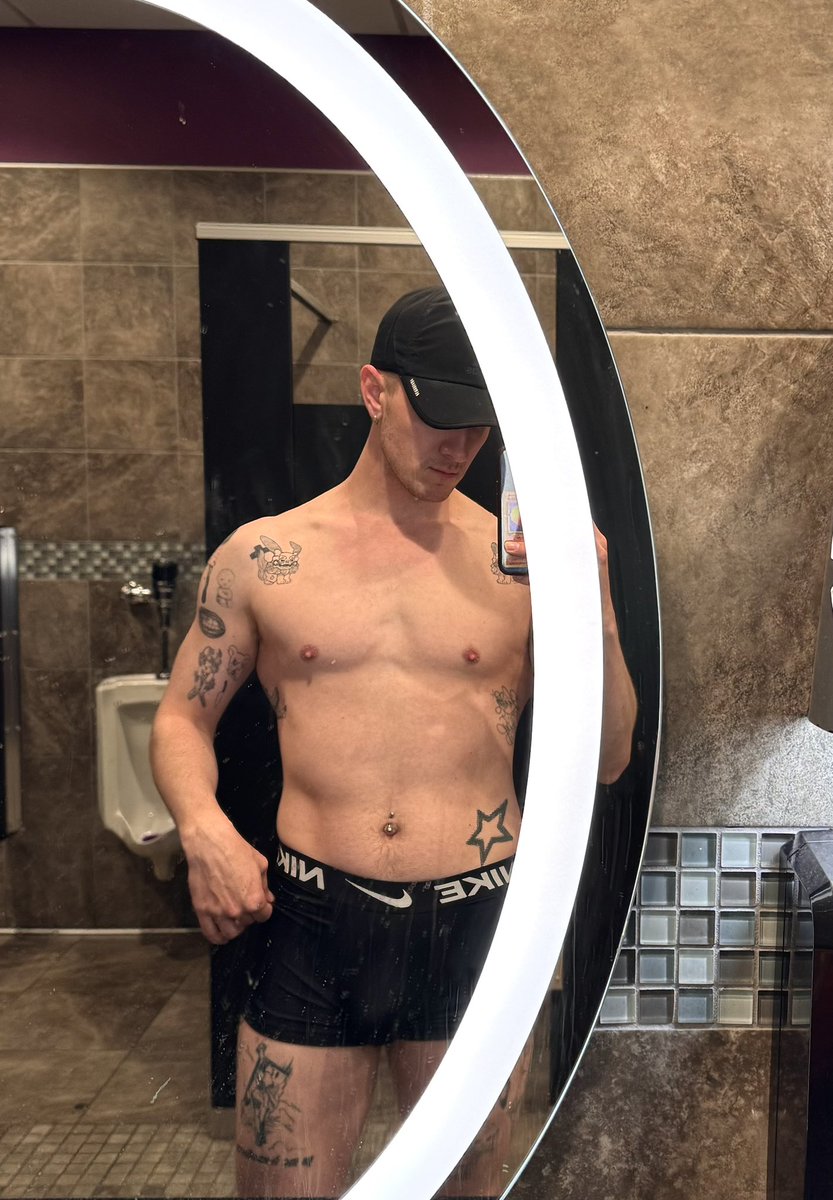 Sometimes_LockedBoy_Mike tweet media