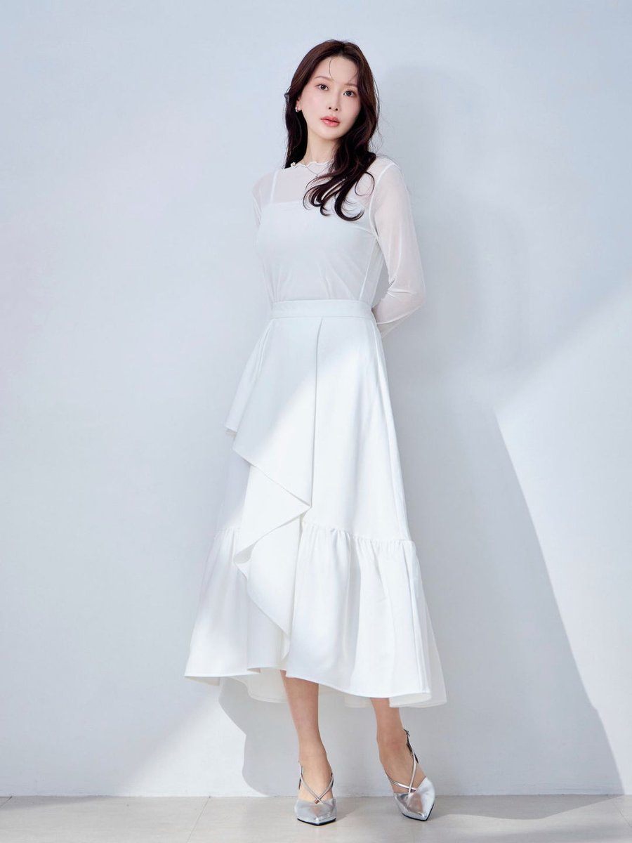 overE│胸が大きな女性のブランド tweet media