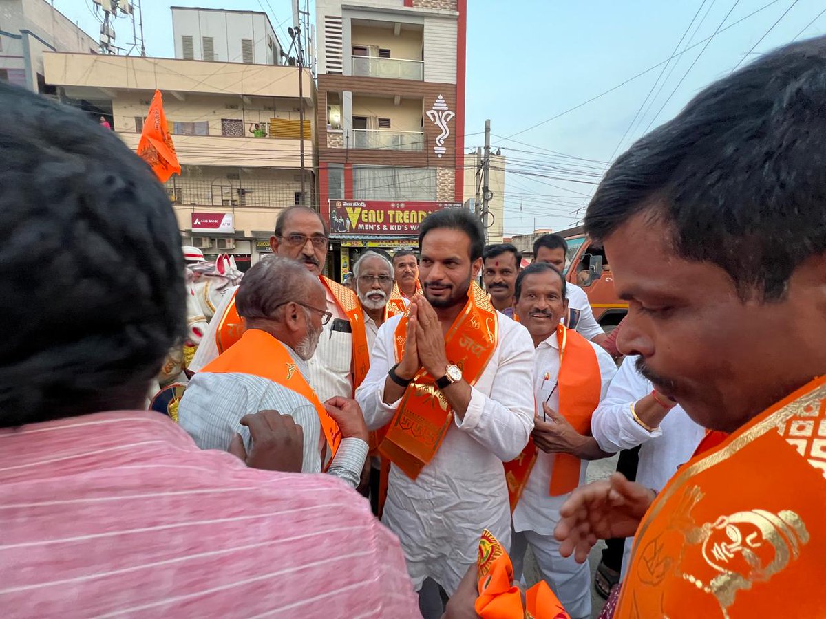 Raviyadav_bjp's tweet image. శ్రీరామనవమి పర్వదినాన్ని పురస్కరించుకుని ఆల్విన్ కాలనీ ఫేజ్-1లో శ్రీరాముని శోభాయాత్రను ఘనంగా ప్రారంభించడం జరిగింది.

#SriRamaNavami #jaishriram #RamaNavami #sitharamakalyanam #DivineBlessings #HinduFestivals #BJP #BJPTelangana #ravikumaryadav