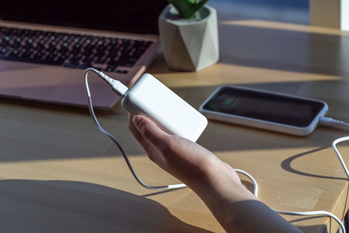 voxya_'s tweet photo. Swapan filed a complaint against #SwiggyInstamart 
Ordered a Powerbank, but it was late. The package was missing the Powerbank, just had a cable. Requested a refund, but have not received it.

https://t.co/irekrQbRSb

#SwiggyInstamart #PartialDelivery #MissingItems #PoorCustomer https://t.co/iqaDd1vV1Z