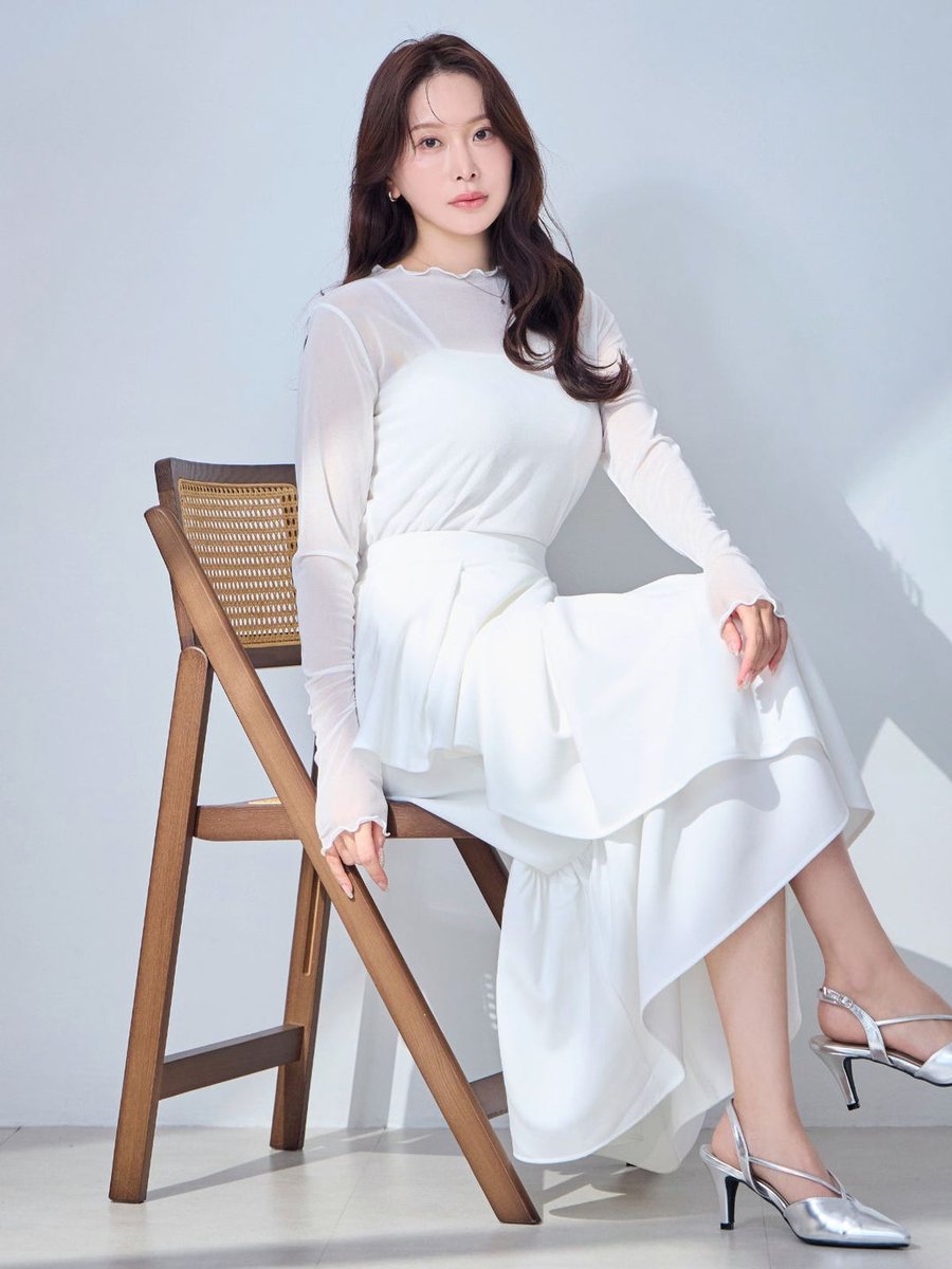 overE│胸が大きな女性のブランド tweet media