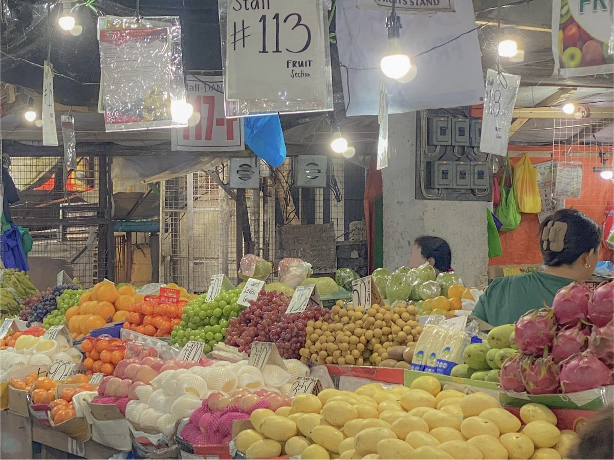 gaechwta's tweet photo. how i miss going to baguio’s town market 🌄 https://t.co/qlEYZF6r4S