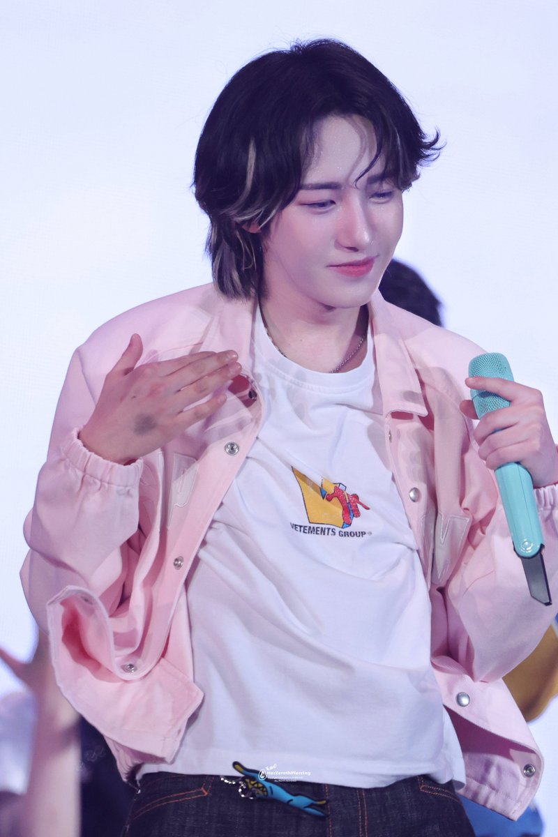 她的第零个耳洞 tweet media