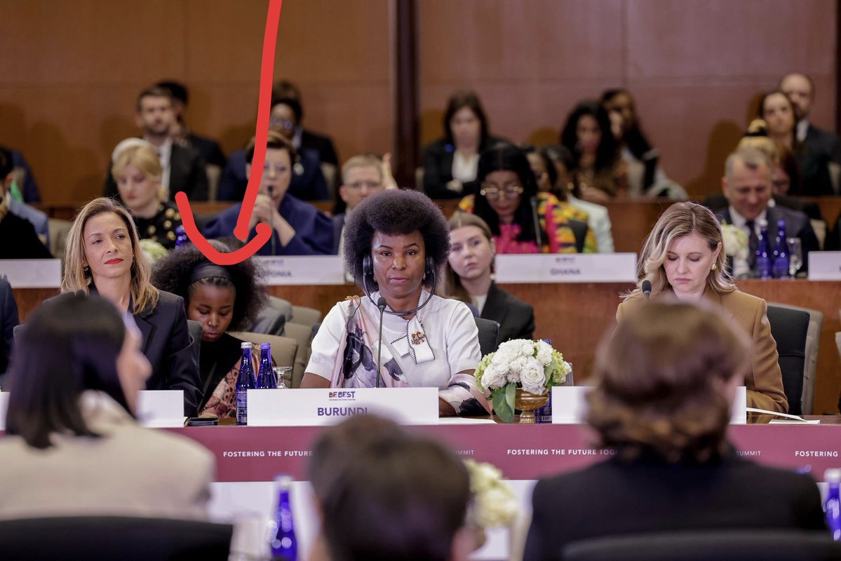 Ambassadeur plénipotentiaire. tweet media