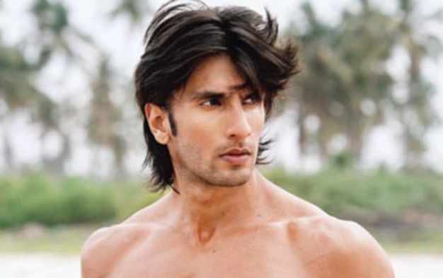 jeene2yarr's tweet photo. Ranveer Singh in Ladies vs Ricky Bahl is the Peak Male beauty https://t.co/A9upFsjIJT