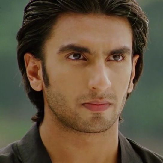 jeene2yarr's tweet photo. Ranveer Singh in Ladies vs Ricky Bahl is the Peak Male beauty https://t.co/A9upFsjIJT