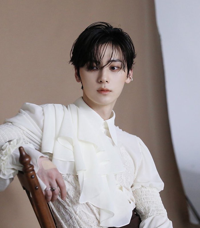 황민현 얼굴 tweet media