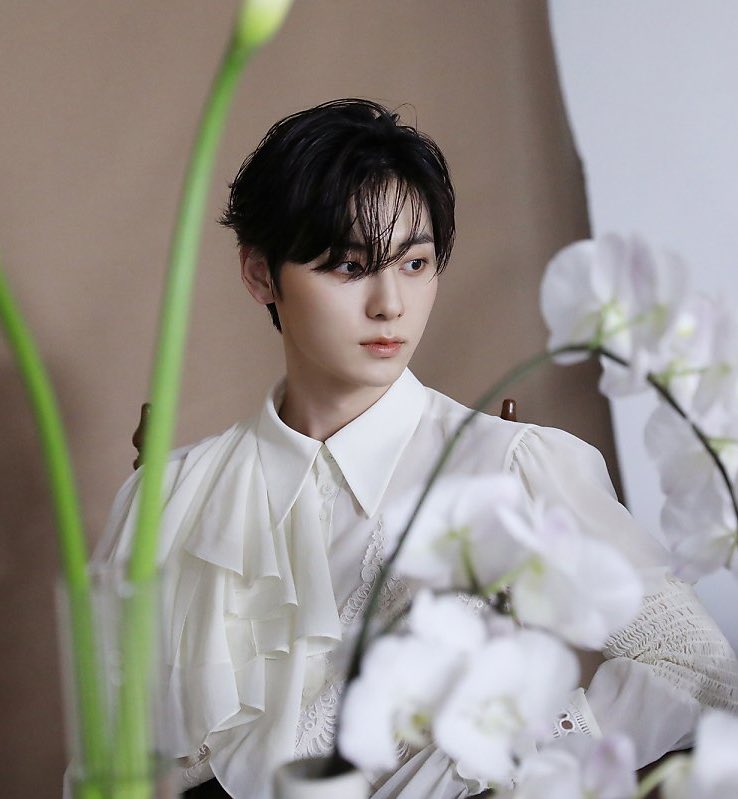 황민현 얼굴 tweet media