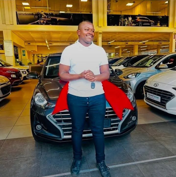 Man’s NOT Barry Roux tweet media