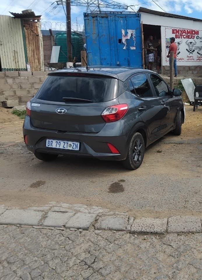 Man’s NOT Barry Roux tweet media