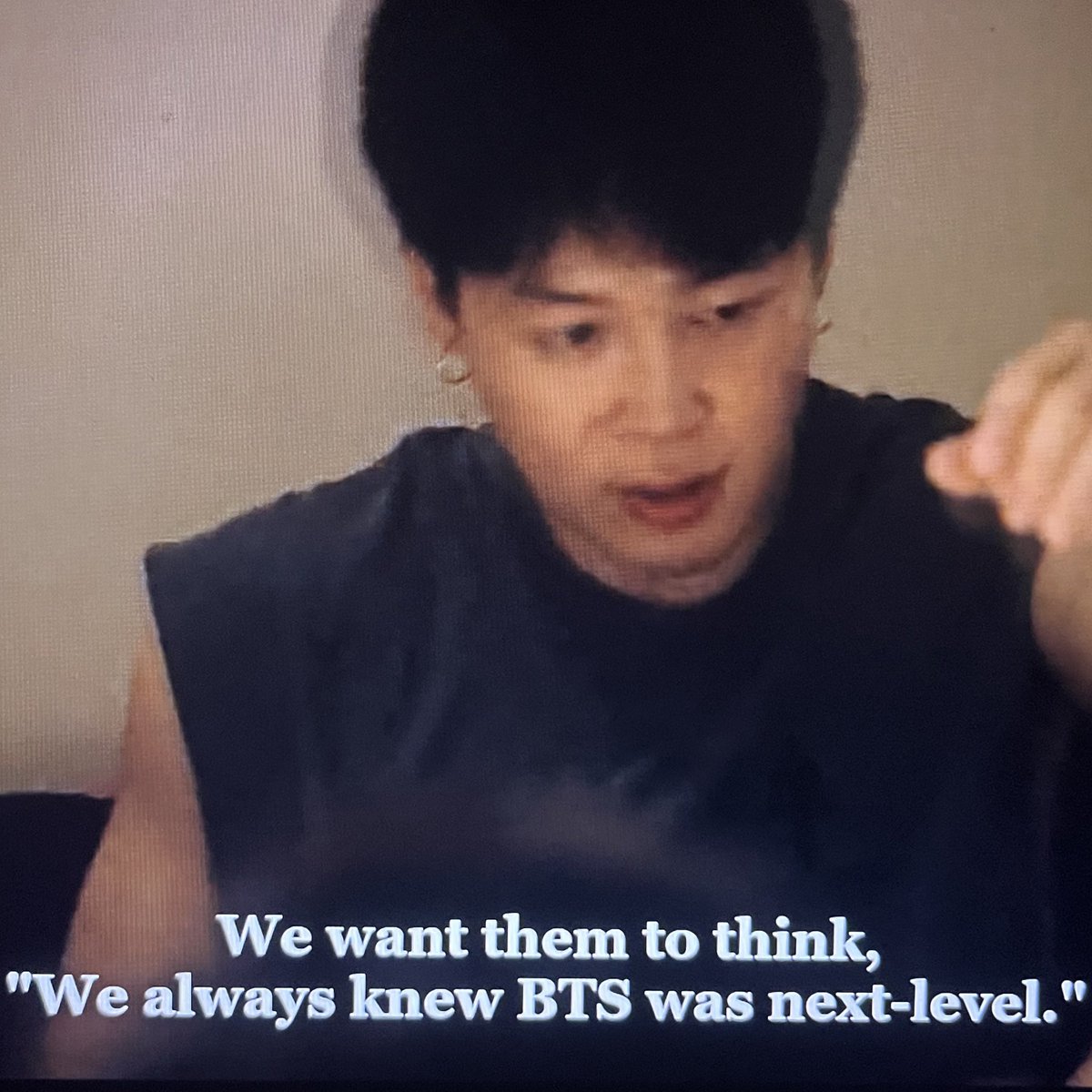 cocojm_0t7's tweet photo. You can really see how hard jimin works and how determined he is to keep BTS true to themselves without being overly influenced by western artists. I’m so impressed by how he always tries to remind them and all of us of who they truly are… thank you jimin https://t.co/dXrXJIiCL8